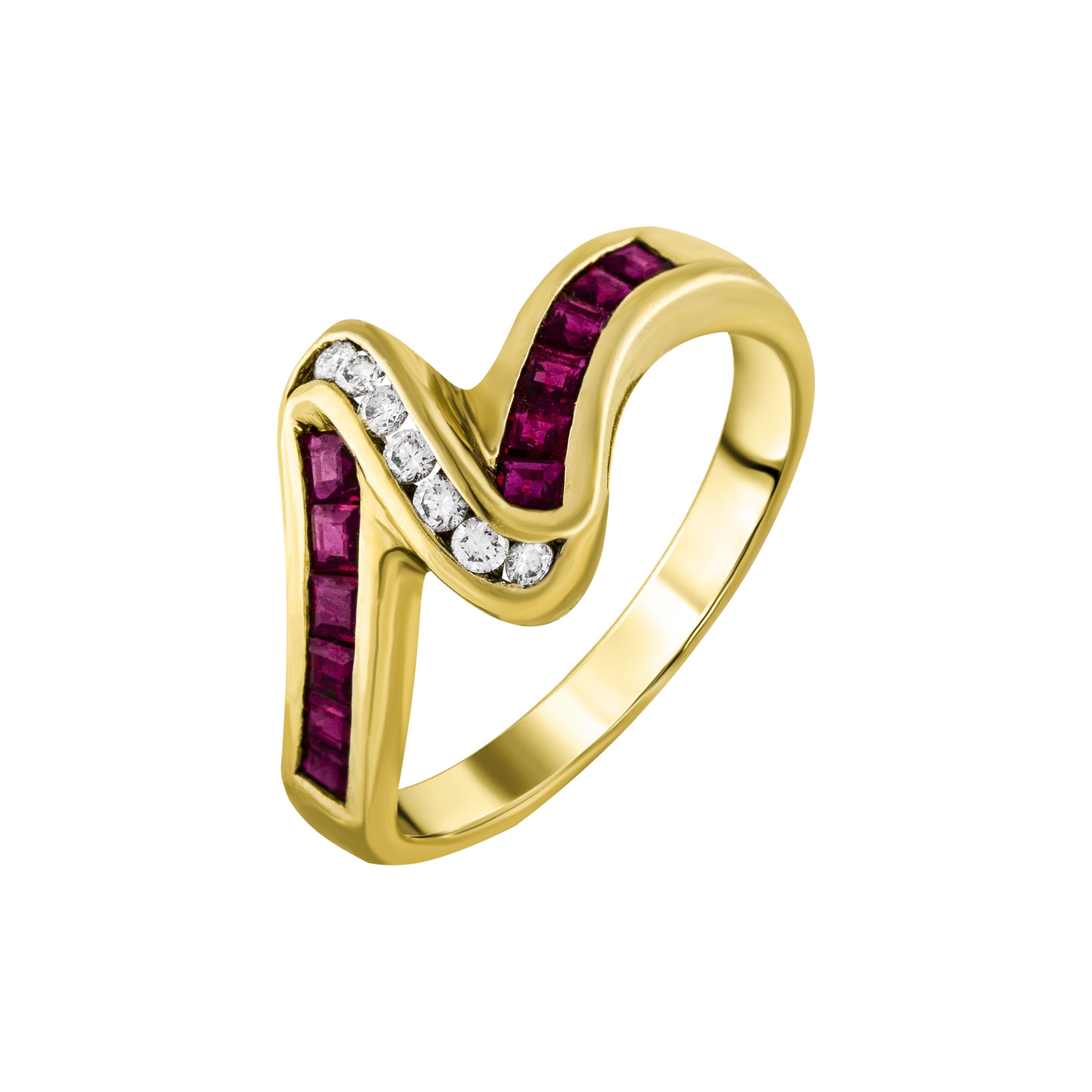 Золотое кольцо с рубинами и бриллиантами 750 пробы 3.83 грамм